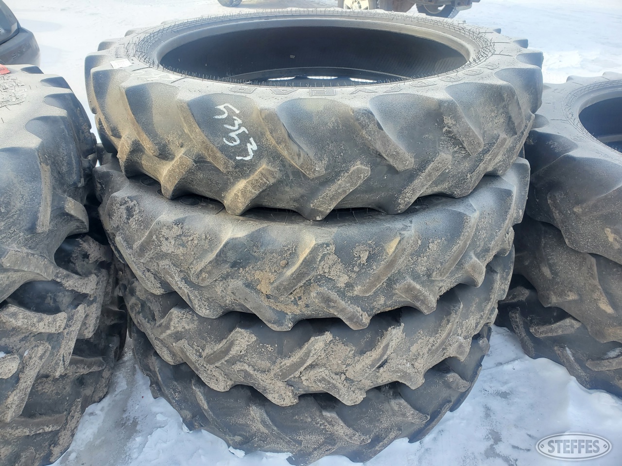 (4) 320/80R42 tires